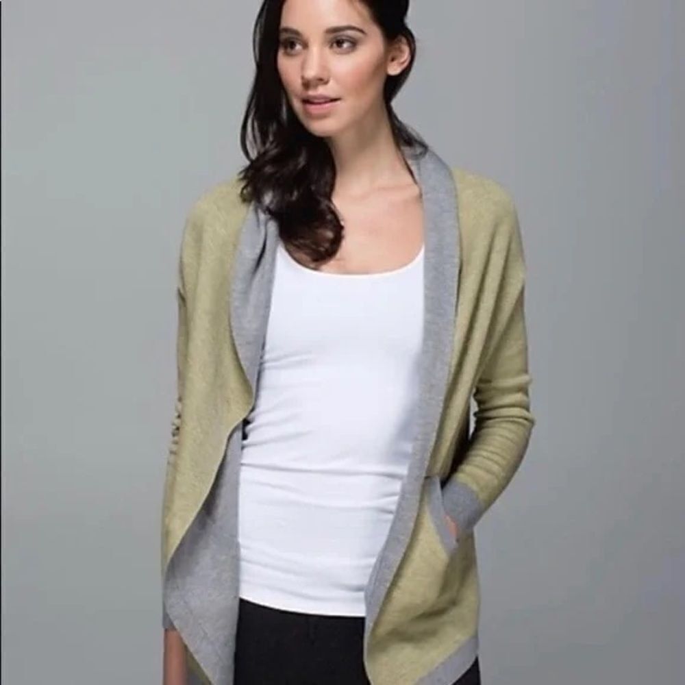 Lululemon Cabin Yogi‎ Wrap Reversible Cardigan Sz 6 C32